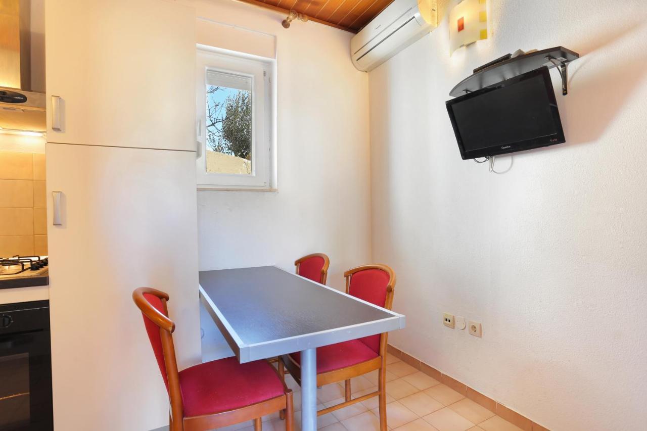 Apartments With A Parking Space Brela, Makarska - 18495 Екстер'єр фото