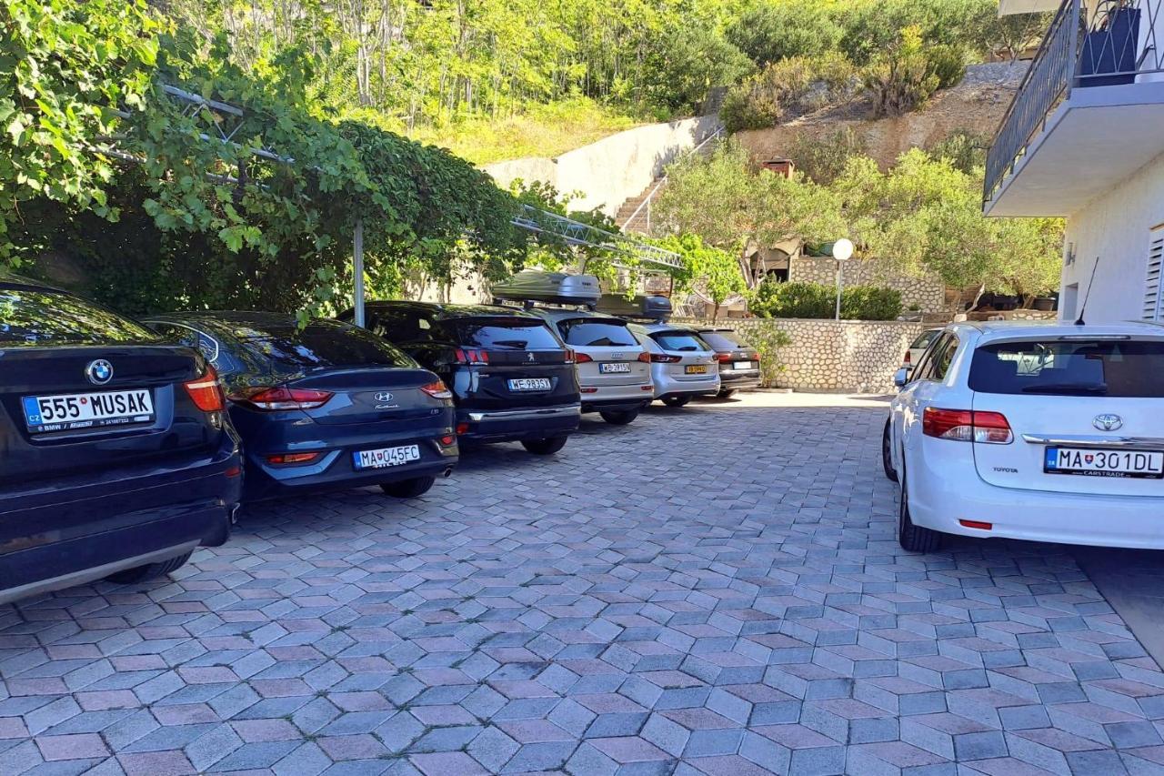 Apartments With A Parking Space Brela, Makarska - 18495 Екстер'єр фото