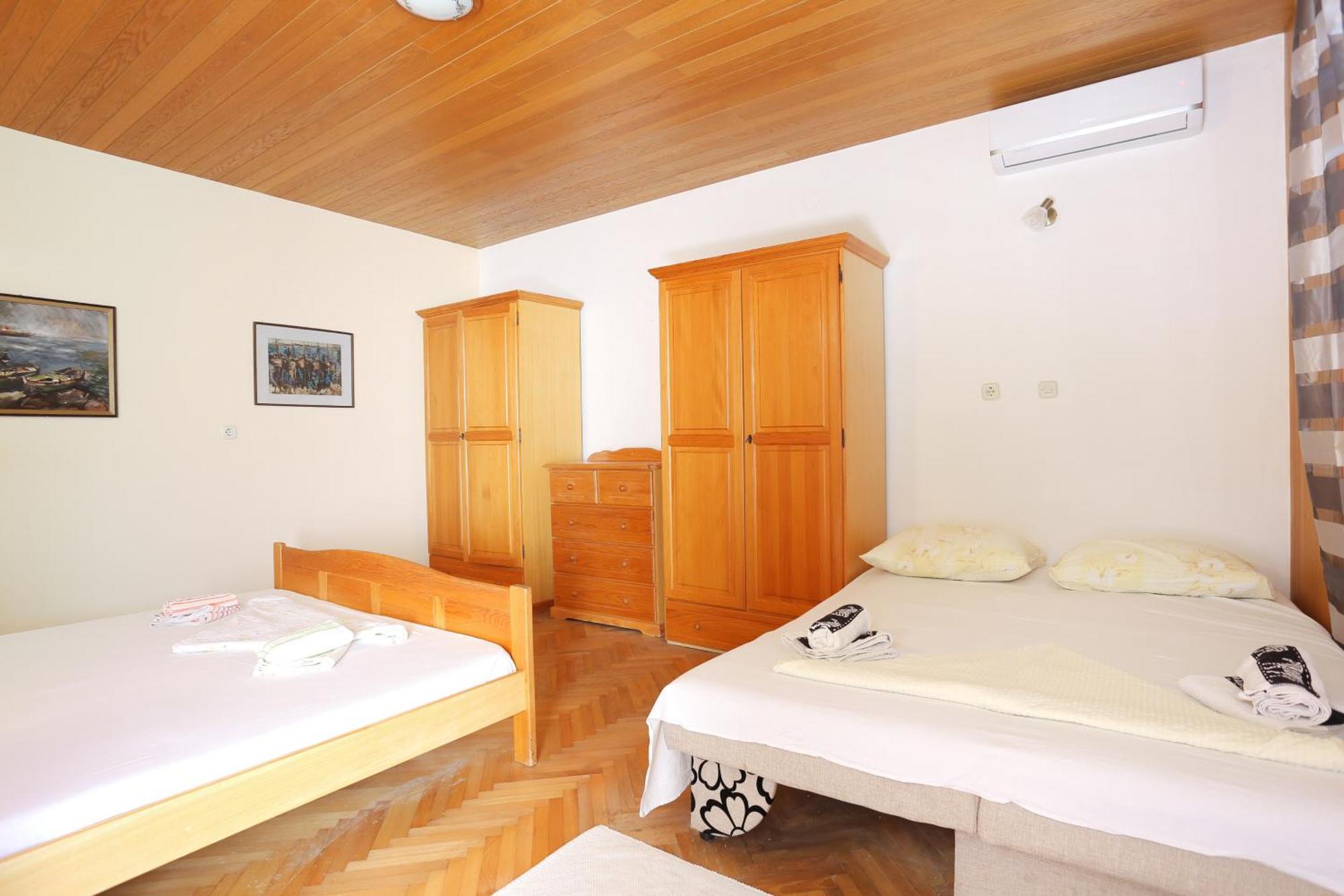 Apartments With A Parking Space Brela, Makarska - 18495 Номер фото
