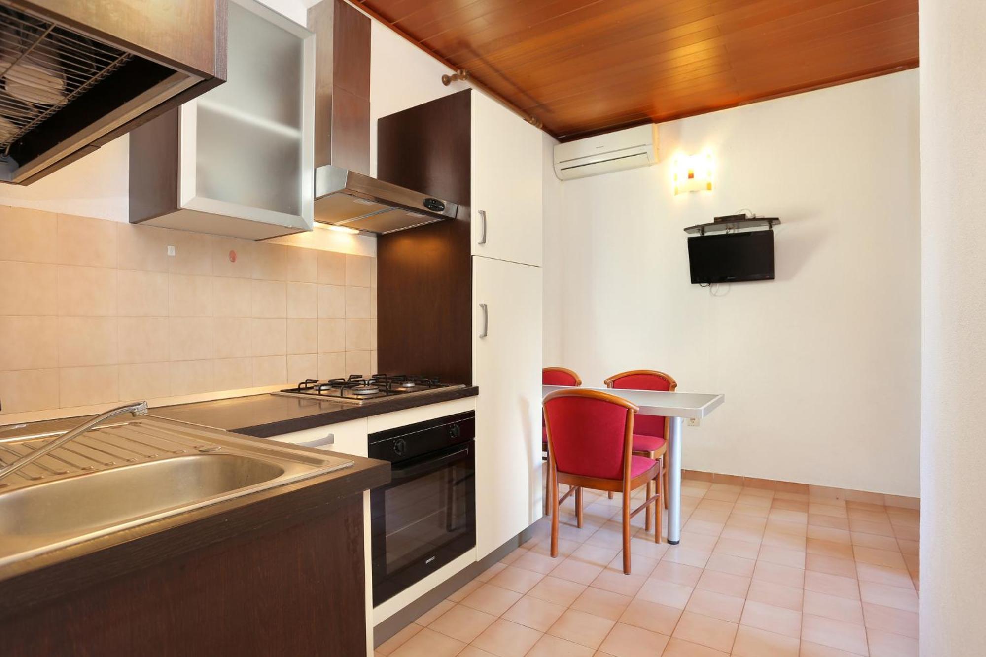 Apartments With A Parking Space Brela, Makarska - 18495 Номер фото
